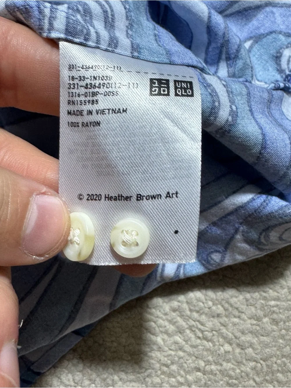 Uniqlo x Heather Brown Shirt Mens Small H Brown Button-Up Wave Art Print Tee